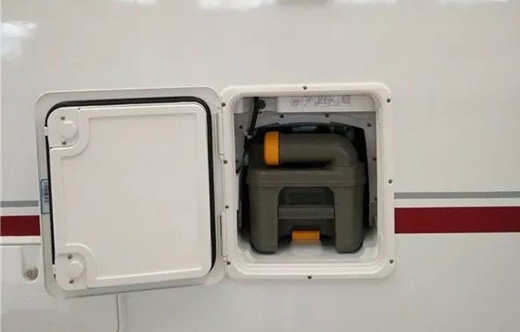 加热的新鲜和废水罐